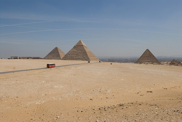 Las-Piramides-de-Guiza 1
